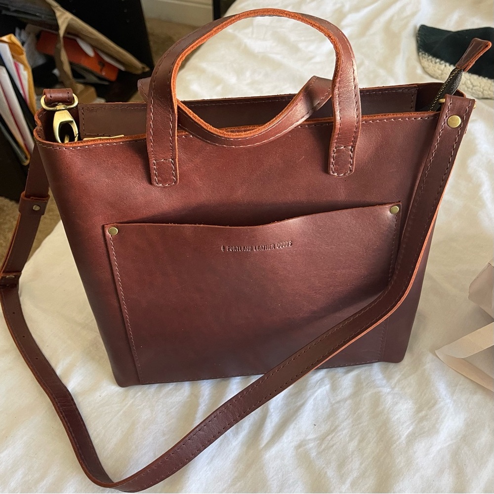 Portland Leather Goods Medium crossbody with zip - cognac